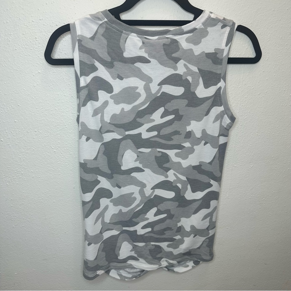 Cable & Gauge White & Gray Camo Blouse Size Small - Picture 4 of 10